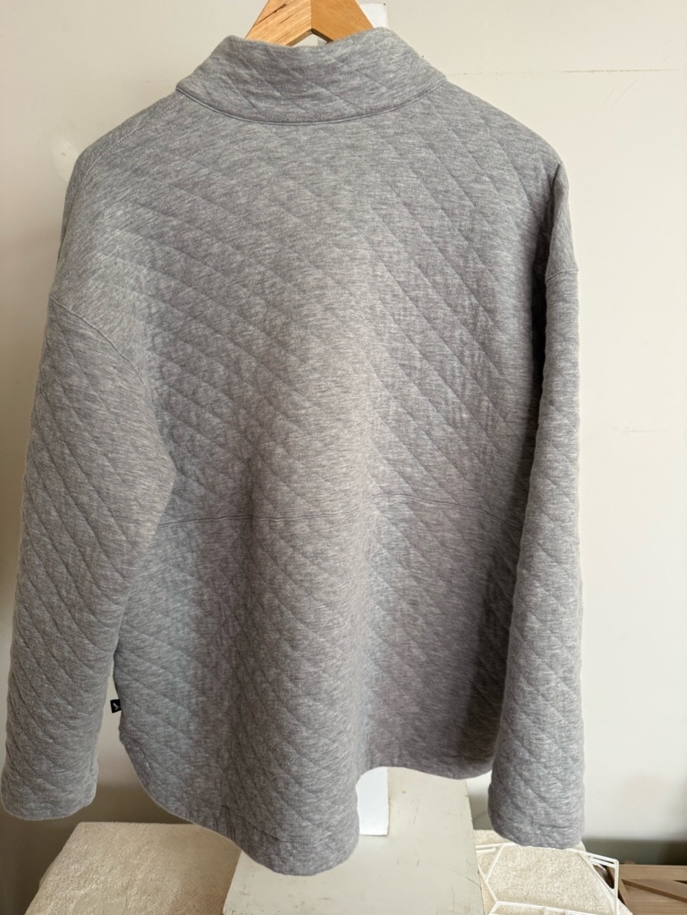New Eddie Bauer Quilted Sweatshirt - Picture 10 of 10